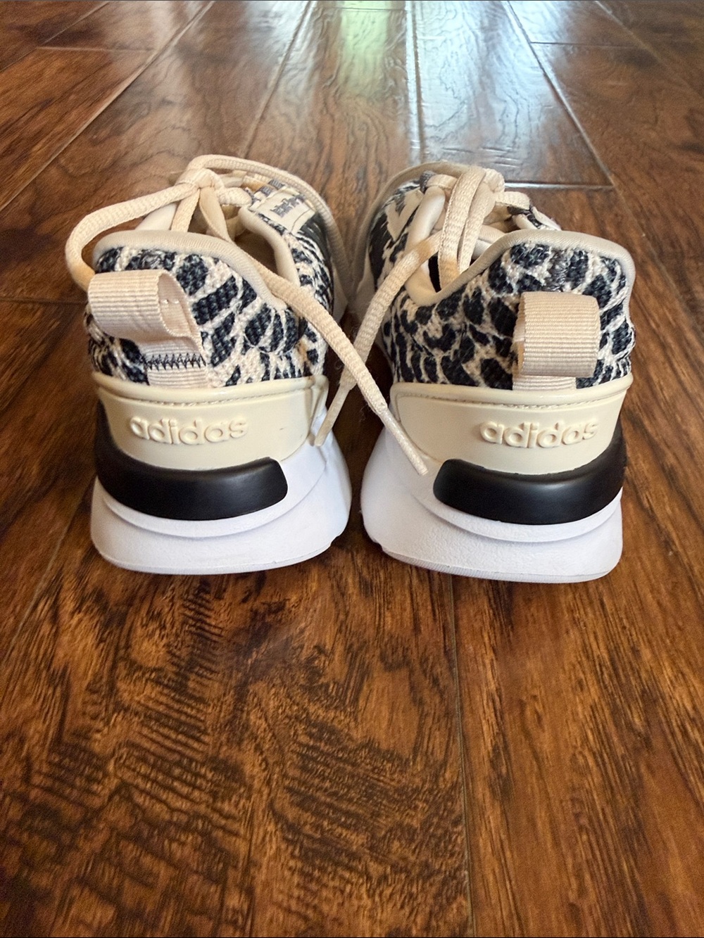 Girls Leopard Print Adidas TR21 racer running shoes, size 3 - Picture 6 of 9